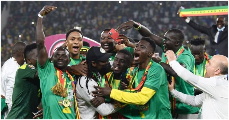 Sadio Mané, Edouard Mendy, Kalidou Koulibaly ;  Panique alors que les joueurs clés du Sénégal luttent 8 semaines avant la Coupe du monde ▷ SportsBrief.com