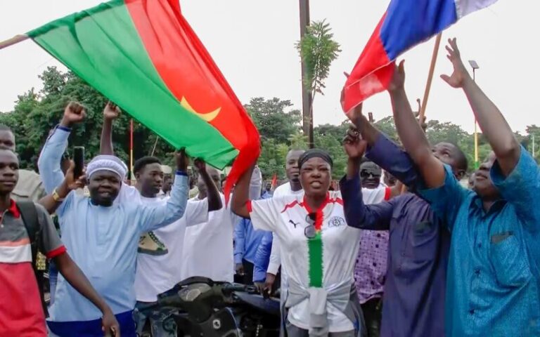 Des coups de feu entendus au Burkina Faso, faisant craindre un coup d’État