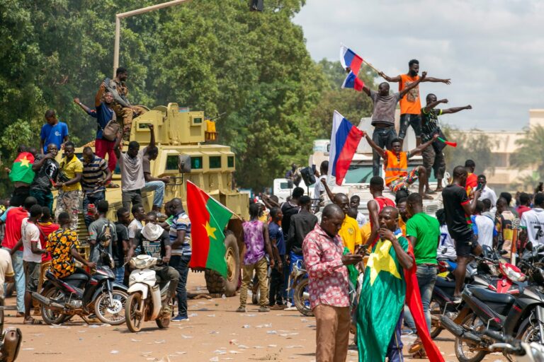 Les putschistes du Burkina Faso se rassemblent près de la médiation régionale