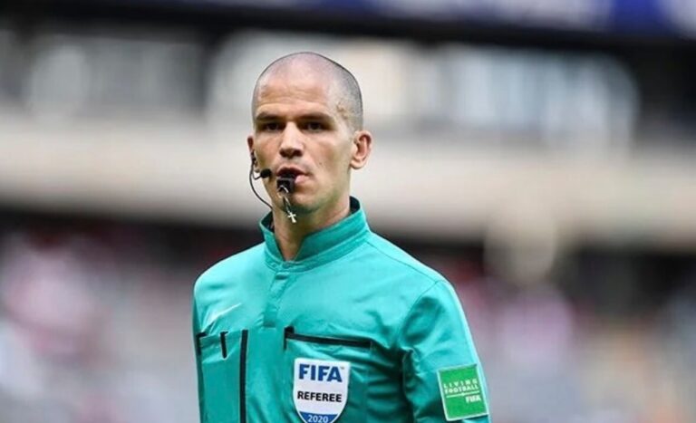 La légende de l’arbitrage Victor Gomes aurait raccroché son sifflet après la Coupe du Monde de la FIFA 2022 au Qatar ▷ SportsBrief.com