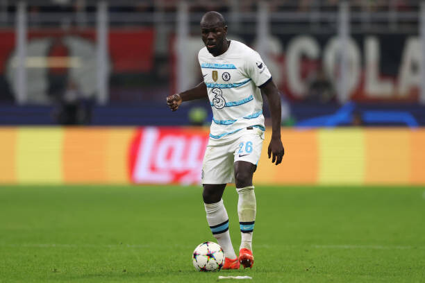 Premier League – Kalidou Koulibaly est le défenseur central qui réalise le plus de passes vers l’avant cette saison