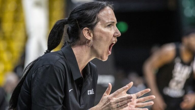 Remark Liz Mills est devenue la première femme à entraîner une équipe masculine de basketball dans un tournoi worldwide