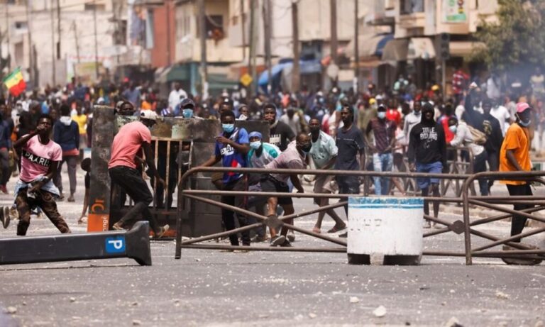 Sénégal : “Les gens vont devenir plus radicaux” – Le Sénégal et les limites de la contestation